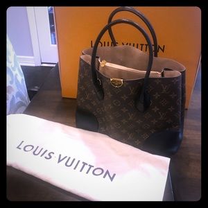 Montaigne MM Louis Vuitton-Like New!